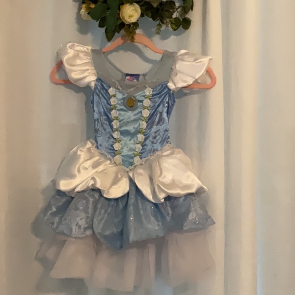 Disney Cinderella Dress up costume Size XS 4 purchased from Disney Store